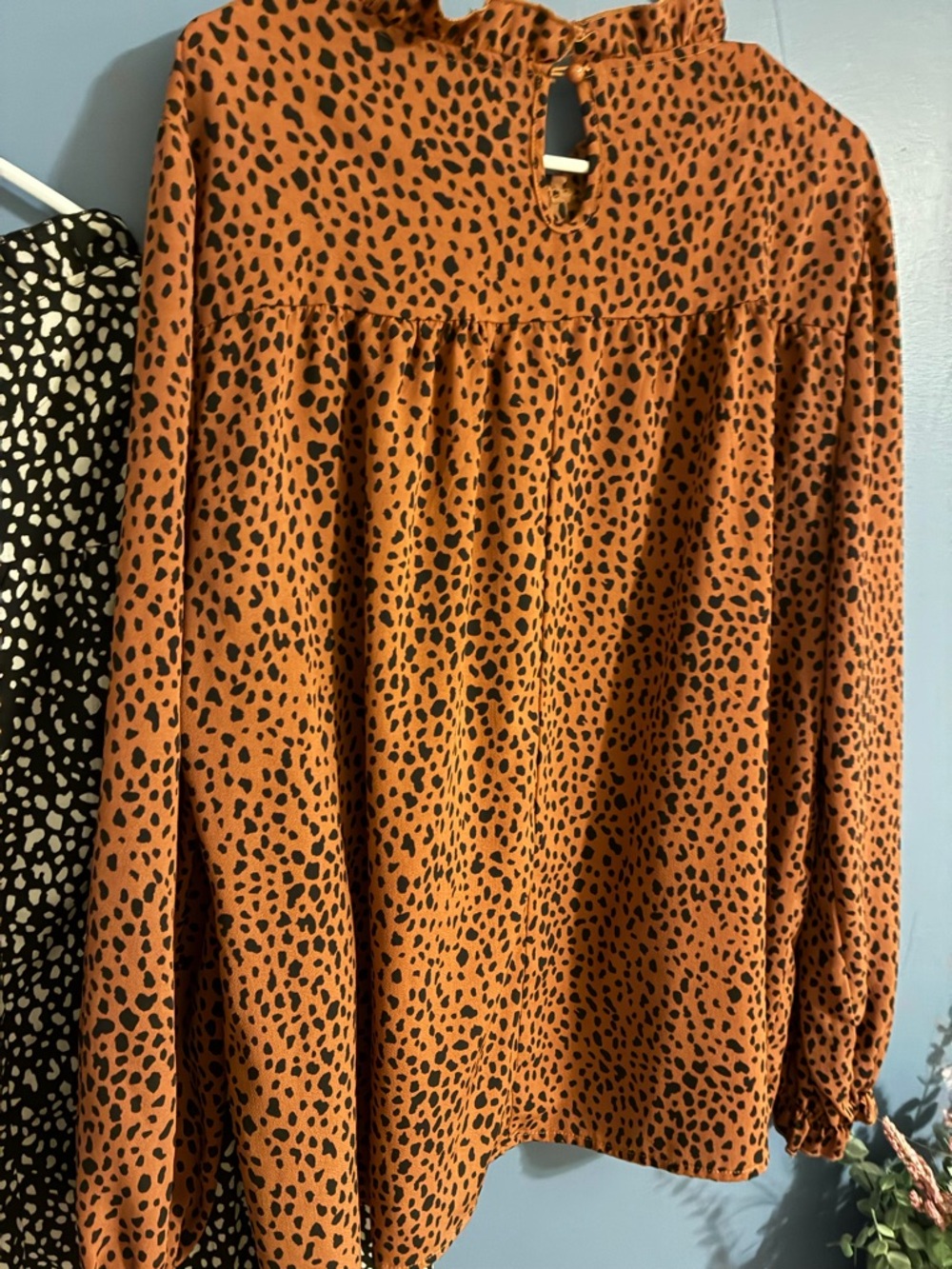 🖤🧡2 Dotted Tops🧡🖤 - Picture 5 of 6